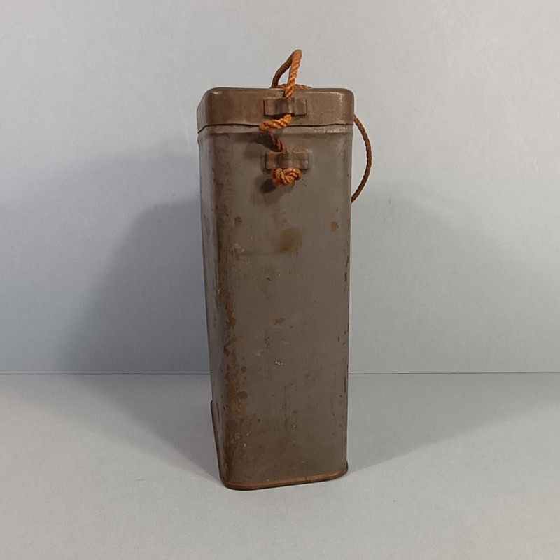 BOITE BLEU HORIZON DE TRANSPORT DE MASQUE A GAZ TYPE M2 GUERRE 1914 1918 EN TOLE PEINTE